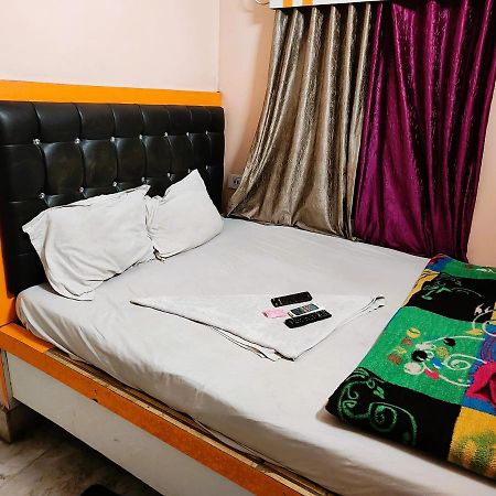 Staymaker Tirupati Guest House Kolkata Exterior photo