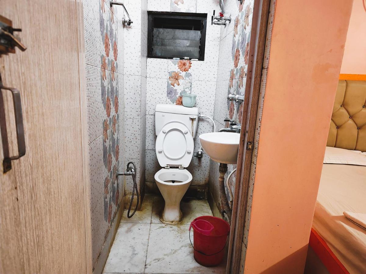 Staymaker Tirupati Guest House Kolkata Exterior photo